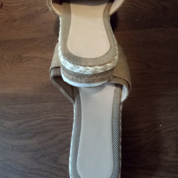 Comfy Slide - Picture 3 of 4